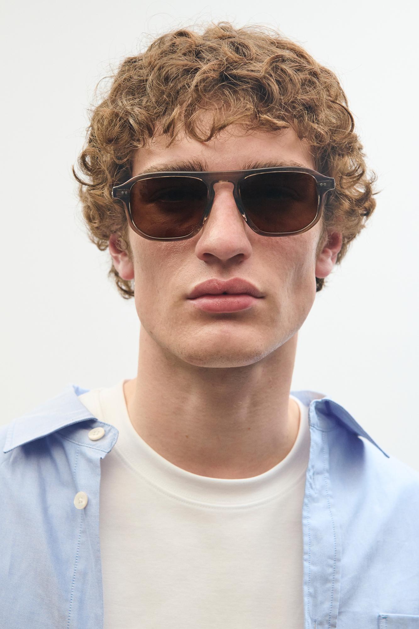 Alfred-sol-dark-khaki-04_resultado