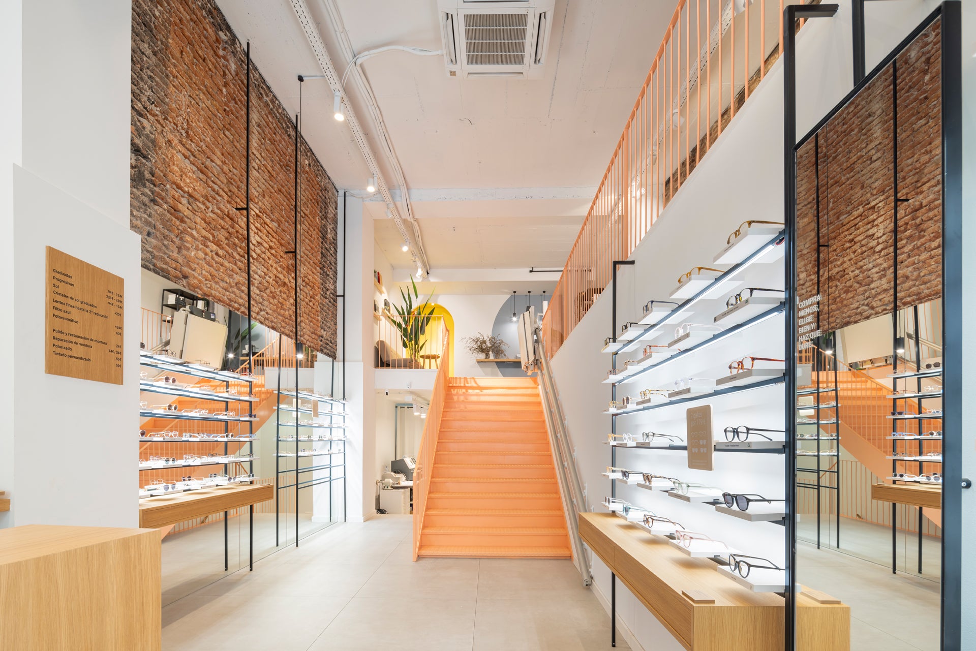 Interior de la óptica Miller & Marc en L'Eixample Barcelona