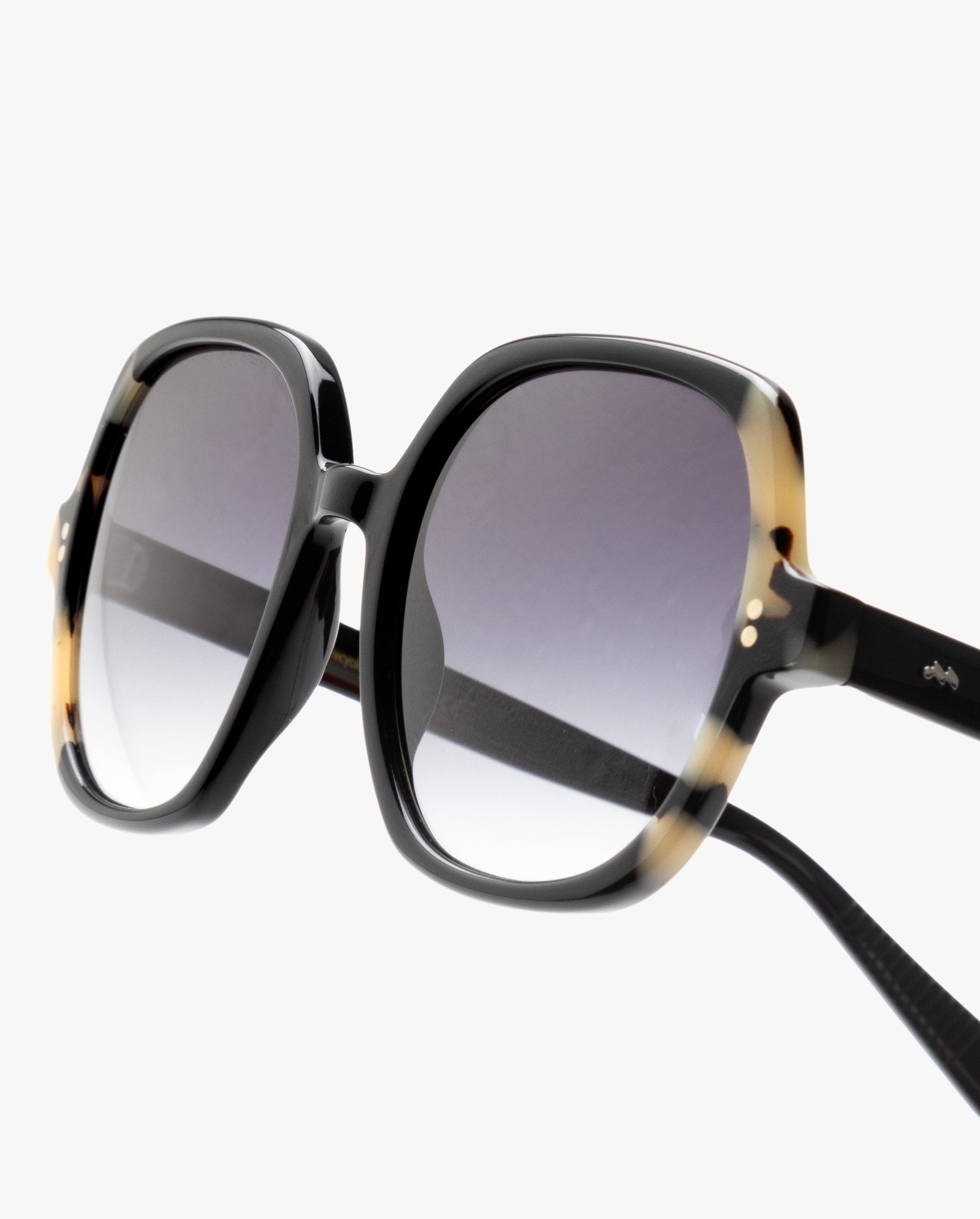 Lesley-sol-black-granite