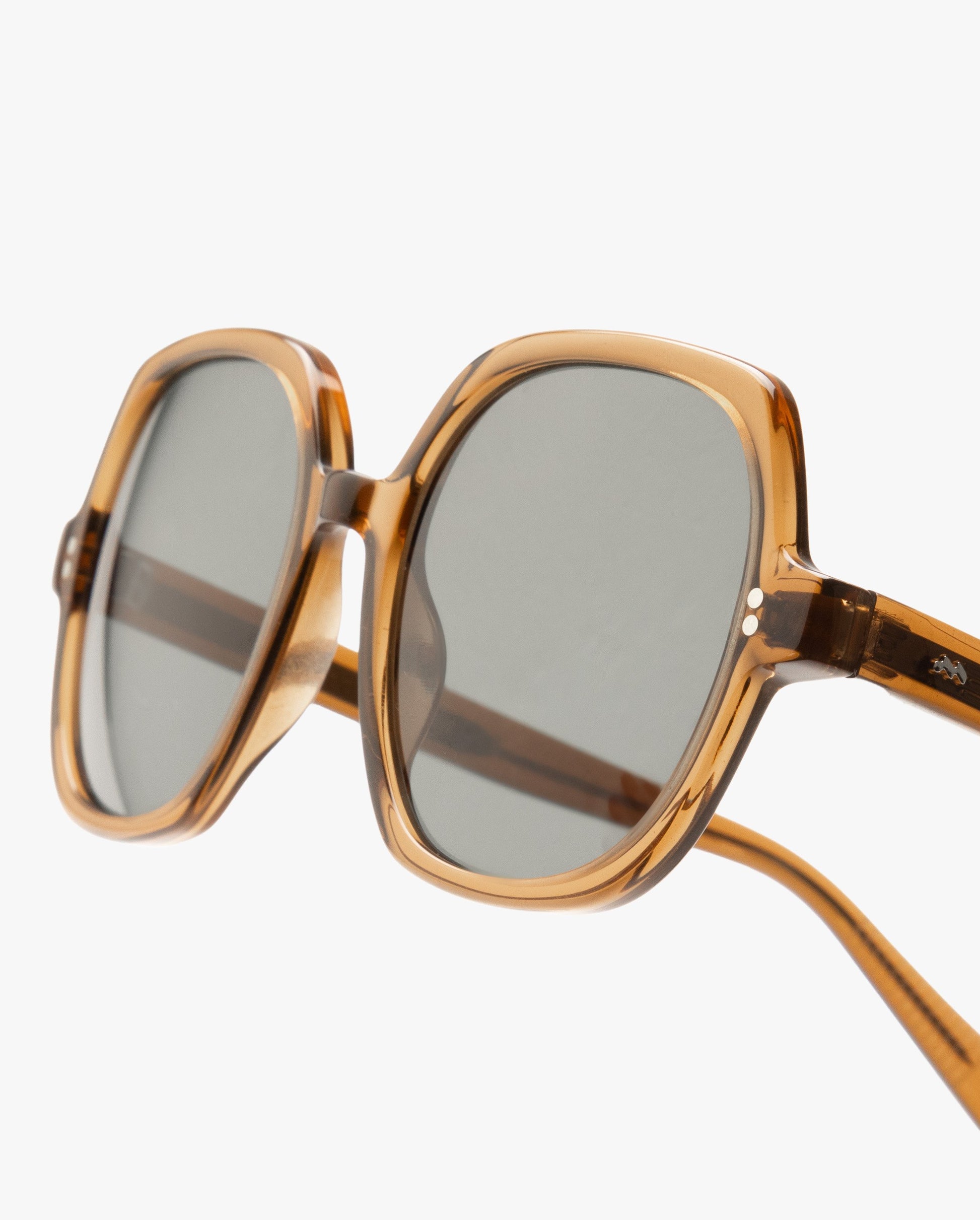 Lesley-sol-crystal-caramel