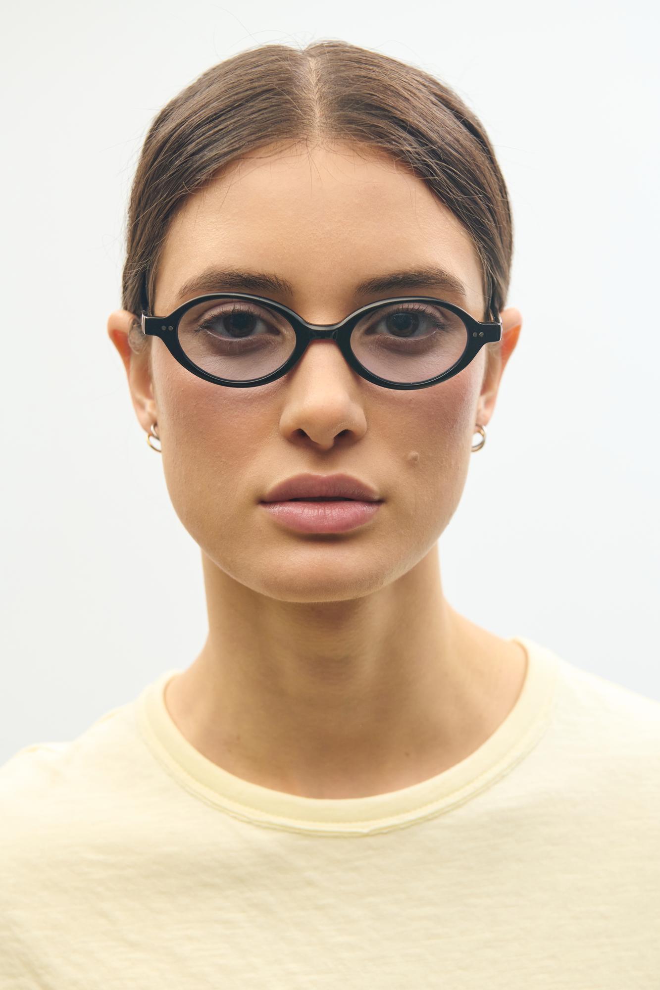 Lily-sol-Black-MMBlue-Water-04_resultado