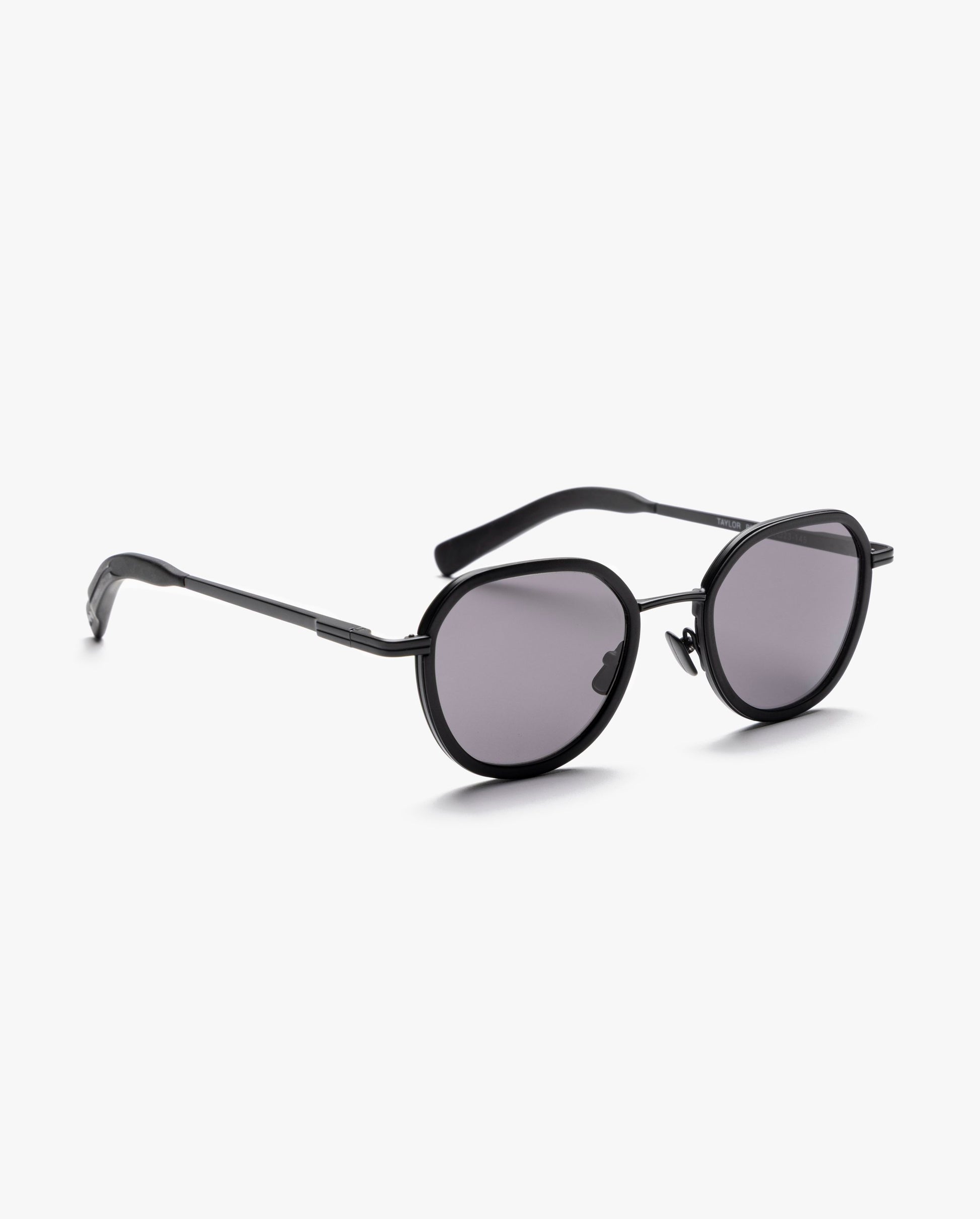 Taylor-sol-black_03