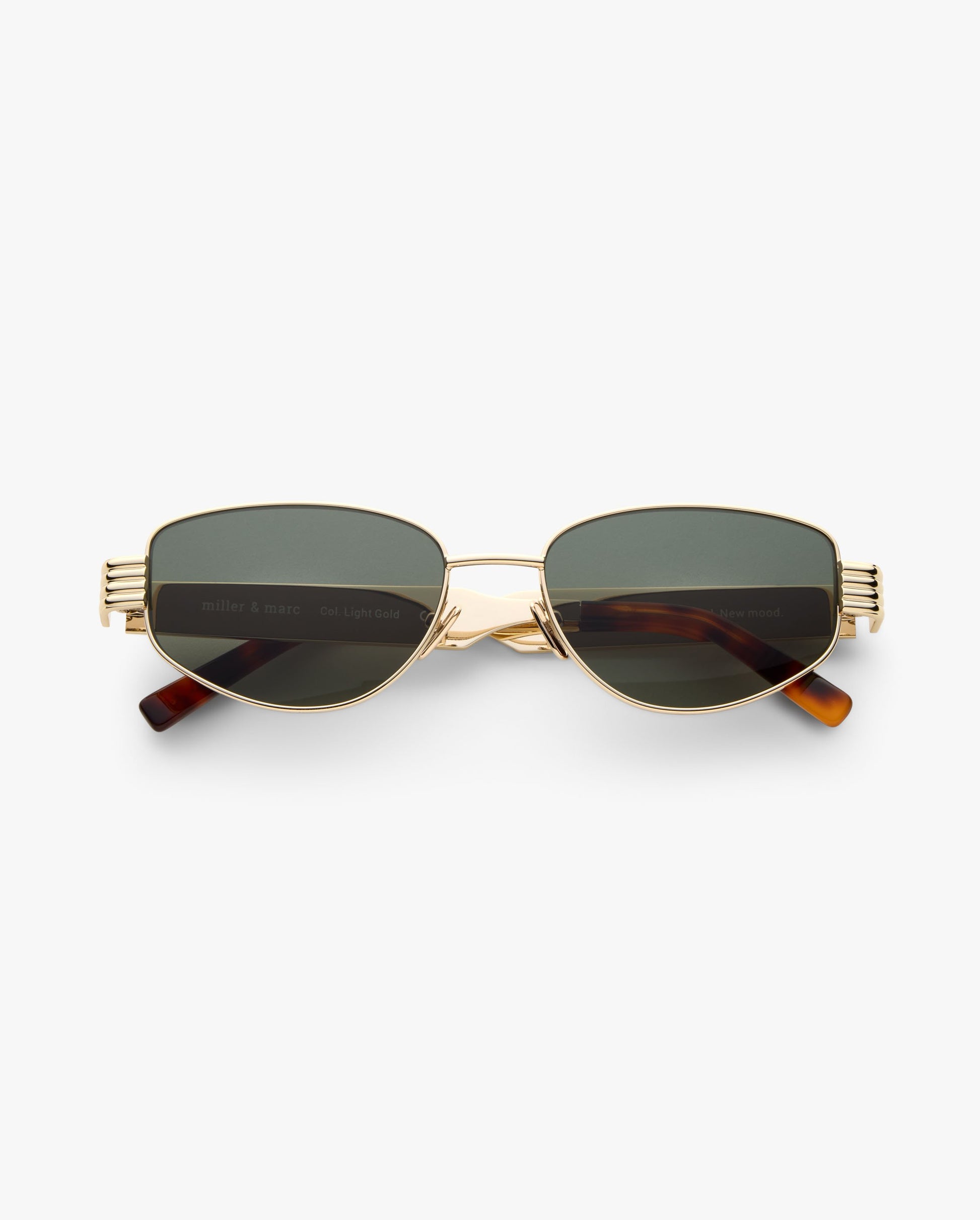 Vivian-sol-light-gold-01