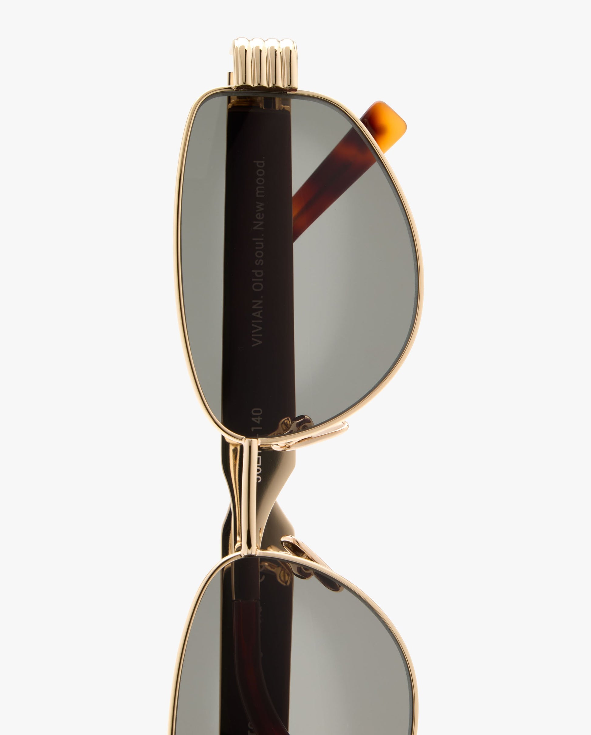 Vivian-sol-light-gold-03