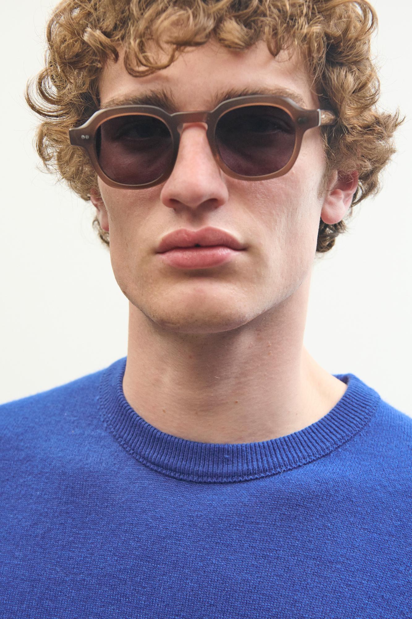 William-sol-glazed-brown-04_resultado