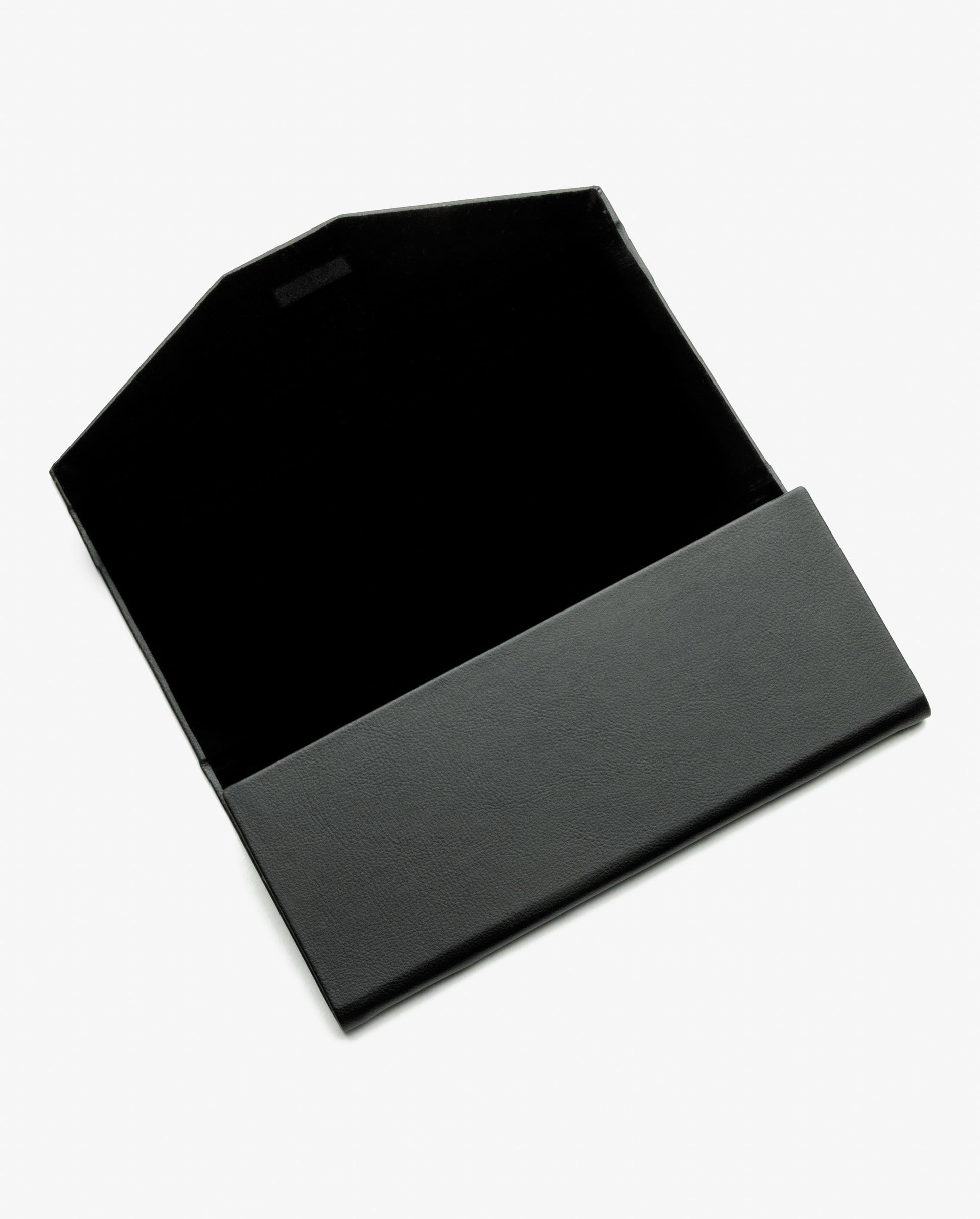 funda-miller-black-02